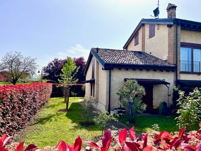 Porzione di casa in vendita a Marano, Parma (PR)