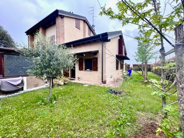 Porzione di casa in vendita a Marano, Parma (PR)