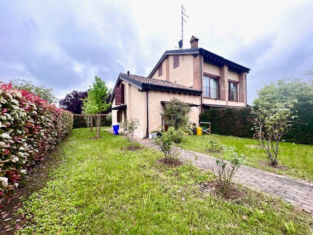 Porzione di casa in vendita a Marano, Parma (PR)