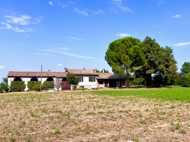 Villa in vendita a Montechiarugolo (PR)