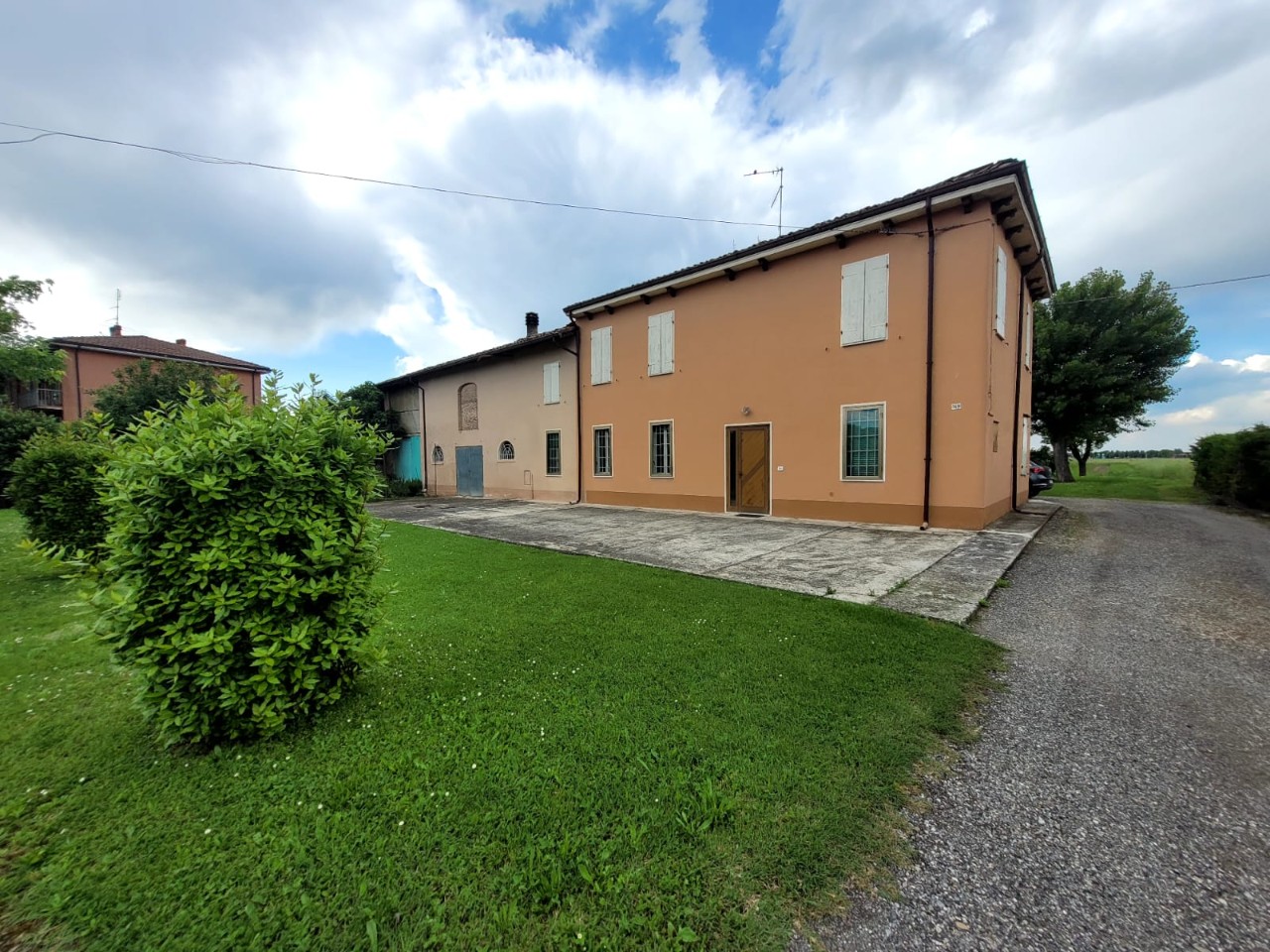 Villa in vendita a Besenzone (PC)