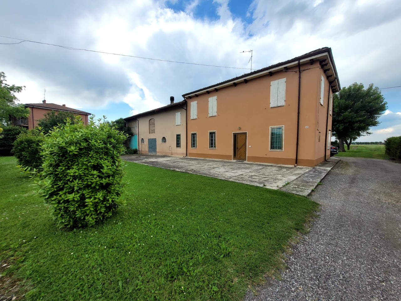 Villa in vendita a Besenzone (PC)