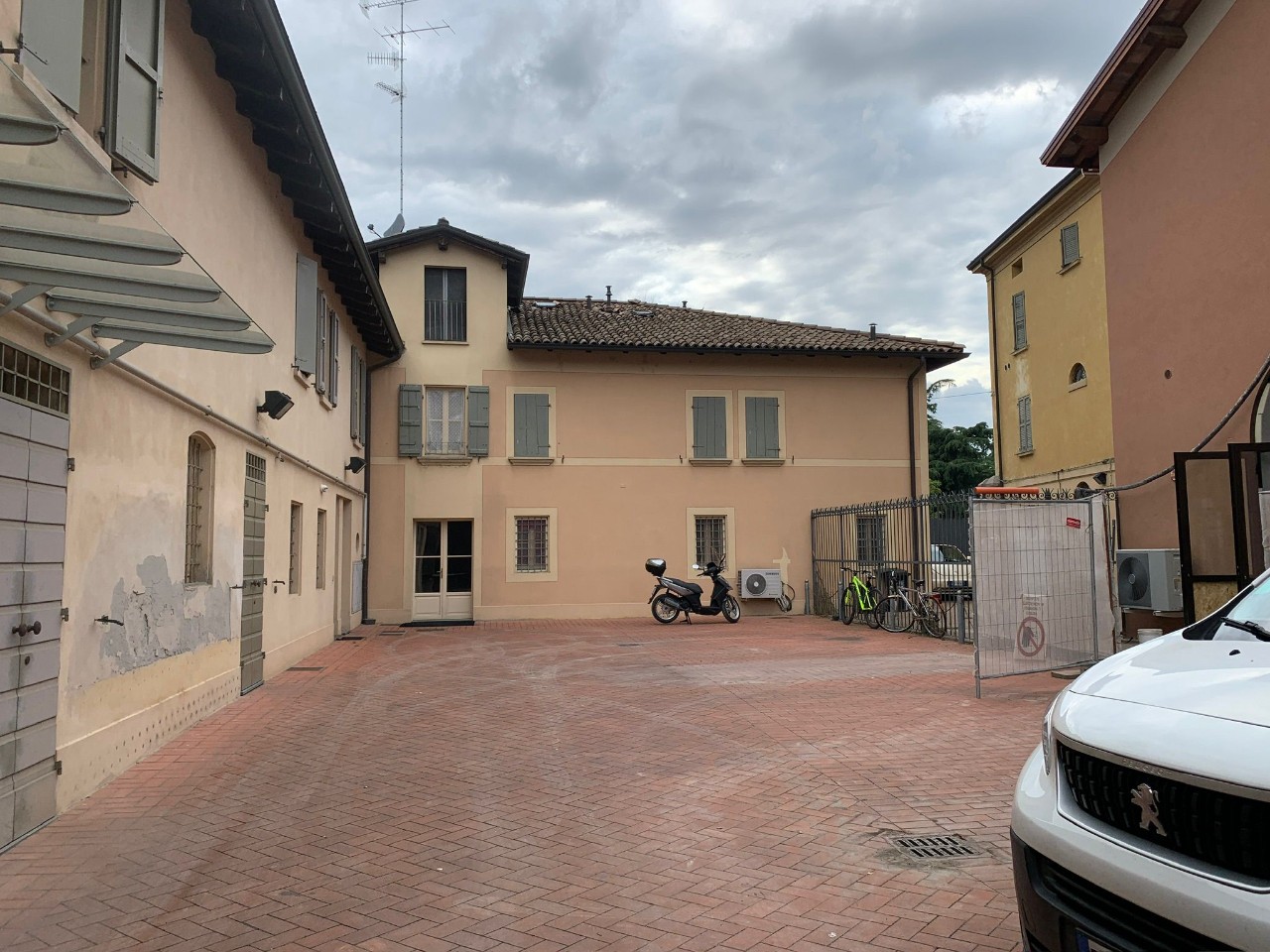 Ufficio in vendita Reggio Emilia Zona San Pellegrino